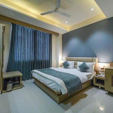 Hotel New Empire Ahmadabad Zewnętrze zdjęcie
